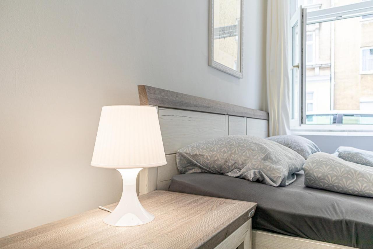 9 Min From City Center - Lovely Studio Near U1 Reumannplatz Wina Bagian luar foto